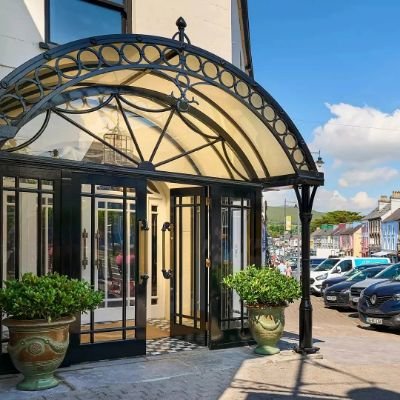 4 Star Hotel 28 charming  rooms, LK Cafe,  Dining Bar  Terrace serving delicious food .Piano Lounge Sister properties  @parkkenmare @dromquinna    064 6640200