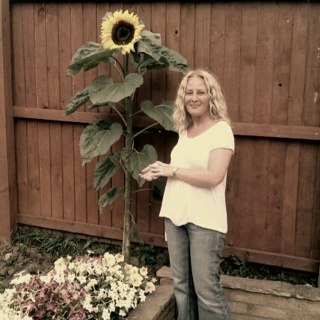 Rhiwbinagirl's profile picture. music  lover and enjoy long island ice teas