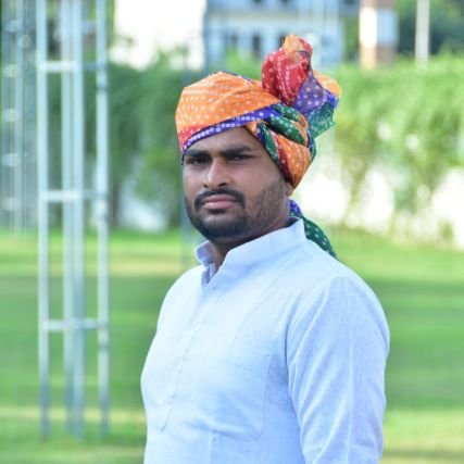 anandtiw92's profile picture. शाम है ढल ही जायेगी , अंधेरा है उजाला भी होगा,
एक किरण रोशनी की अभी भी बाकी है। 
उमंग अभी भी बाकी है, ज़िन्दगी तू ही तो दीया और बाती है।