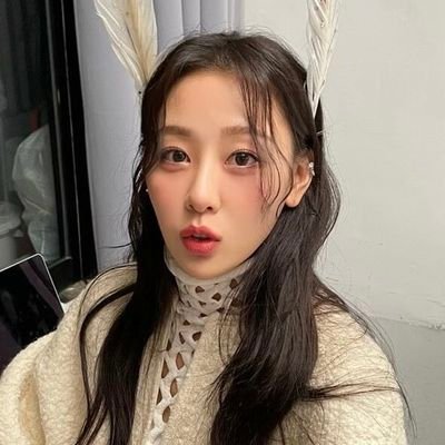 yvfile's profile picture. for loona's #이브 #YVES 🦢