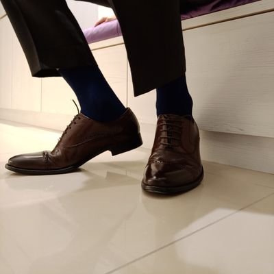 西裝。紳士服。領帶。襪。皮鞋同好
love dress suit.tie.socks.leather shoes