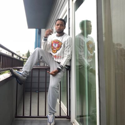 #ManOfCharacter #ForevaBlessed #IonStressOut #SuckerFree Peepin whole game thru a Gold Frame, G'z up hoes down !