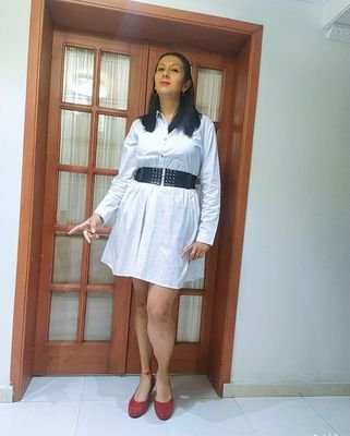 Estudiante de psicología, melómana por pasión, madre, esposa, Rockera, walker de corazón y fan No 1 de Bunbury. Humor negro, sarcasmo y erotismo.