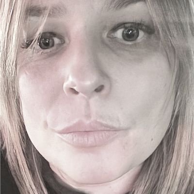 ABugattoManzano's profile picture. Tercera vez q me cierran cuenta y no entiendo por qué, si aquí solo ejerzo de vieja del visillo. A empezar de nuevo!!!