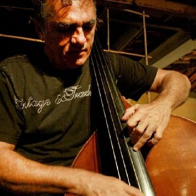 Criador do @clubedojazzmaceió. Shows, workshops e ensaios abertos para uma nova geração de músicos. Sigam no Instagram.