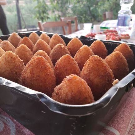 _QuellaLi's profile picture. Nel mezzo del cammin' della mia vita mi ritrovai nella provincia Granda.
Sono nata un Lunedì di settembre, non potete pretendere che sia allegra e solare.