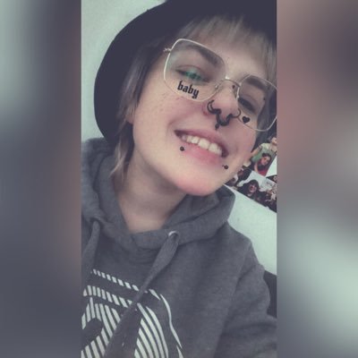 nichtlucyy's profile picture. she/her.So sehr links das Sterni mein fav’ Bier ist. Sehr unwahrscheinlich das ich dich mag. 🖤