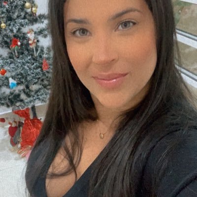 Carioca ☀️ Filha do dono do mundo 👑 Graduanda em Biomedicina 🎓 amante de música 🎵 e poesia 🤓🥰