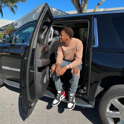 TheRealDezzzoBu's profile picture. ok