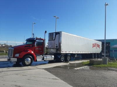 Trucking around Ontario ex bull hauler now just potatoes