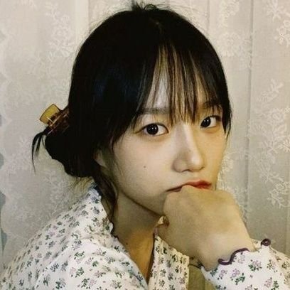 izoneseios's profile picture. 