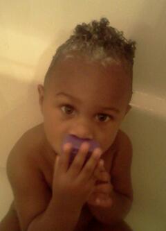 luvme_hateme01's profile picture. 