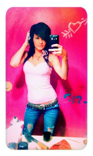 AskinAlexandra's profile picture. I'm 19. I deeply adore Blink-182. I love playing xbox. I can sing.dance.cut and style hair.and play acoustic guitar.