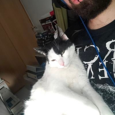 adria_cm7's profile picture. Eyes are always open in the dark