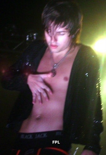 Fã club dedicado ao disco de Platina da banda @rockrestart :B
 donas : @_Jheeee , @jhee_santoos.