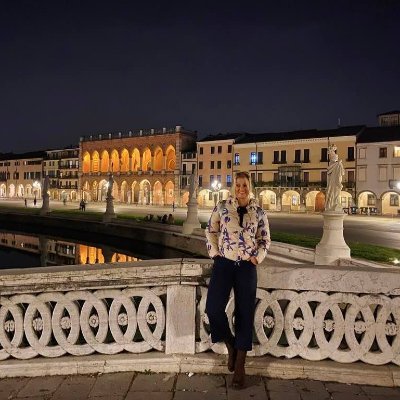 carolin92136661's profile picture. 