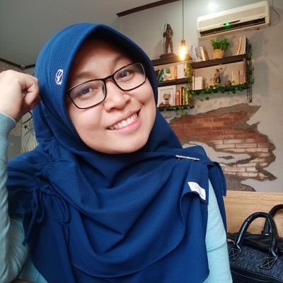 💃🏻 MC, Blogger, part time Writer
❤ Taking pictures, Iced coffee & tea addcit, Books, Magz, Movie
📩 ana_ike@yahoo.co.id
