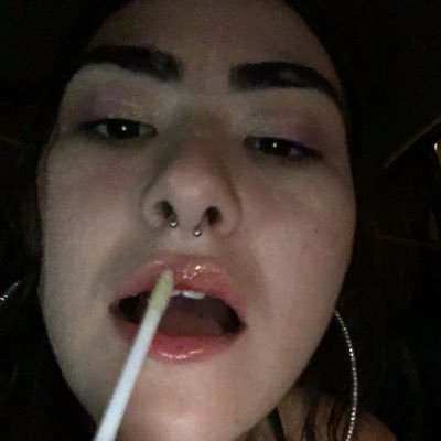 me odeia pq eh invejosa se fosse gostosa andava cmg (ela/dela)