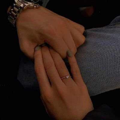 Warda1255788492's profile picture. 