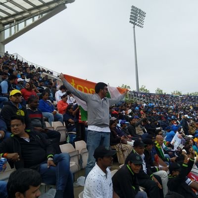 O_p_a_w_a_r's profile picture. 'traveller'

passenger, tourist, tourer, journeyer, voyager, excursionist.