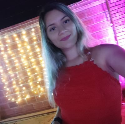 Mujer, Mamá de Benjamín, Luqueña de corazón, Paraguaya, 34 años, eterna estudiante de la facultad, laboralmente un sueño hecho realidad.
