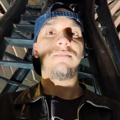 Músico en progreso. Baterista de @telemacobanda y @NOISE_Banda // Irreverente al 100% // Como, respiro y cago música //