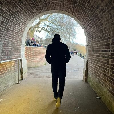 Londoner, spurs fan and manager at The Flights Guru.