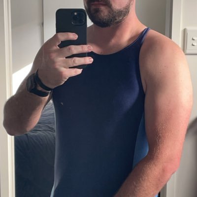 singletguy28's profile picture. Aussie lad into all kinds of tight sports gear. NSFW 18+