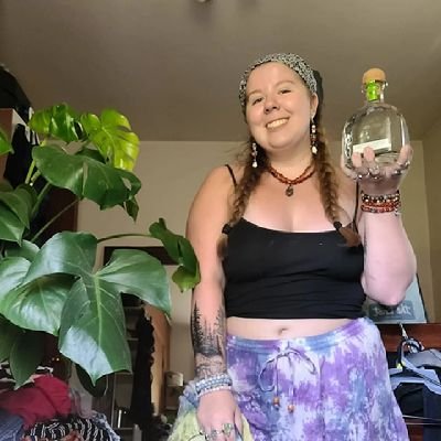 22🍹
she/her
Forest dweller
5'3 with a 6'10 attitude 
cashapp/venmo: bumblelin