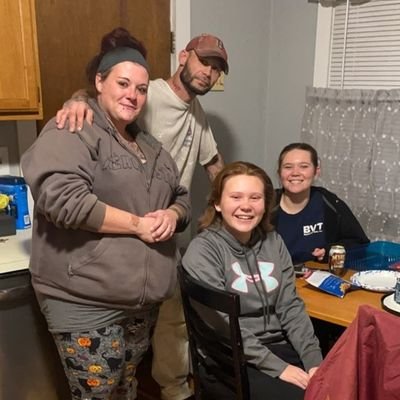 ellendavidb18's profile picture. we are David & Ellen Bolduc looking to start up a Massachusetts fish rescue. https://t.co/zxvUTjw14L