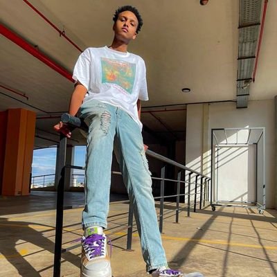 twofeet_ynw's profile picture. Too unoriginal to make my own bio😫 Instagram @twofeet_ynw 🦇.... snap👻 mali_mafia19😏