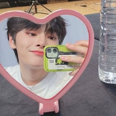 thmysy's profile picture. BUENOS DÍAS son porque existen bangtan, skz, ateez y the boyz