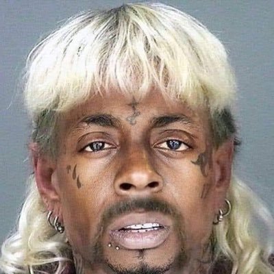 feketearnyek's profile picture. flakony a pistacie