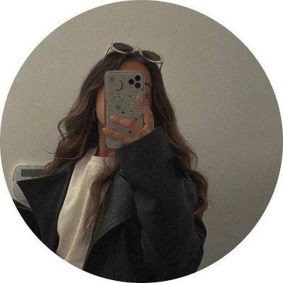 صاحبة هذا الحساب بنت سعوديه،سيارة أخوها مو فيراري،ماتاكل على طاولة طعام،مكيف غرفتها مو سبيلت،وغطا زمزميتهم القهوه عليه علامه سودا للتمييز . لاتتوقع اكثر من ذلك