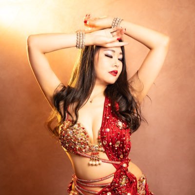 NaayaBellydance's profile picture. ベリーダンスは芸術です💎映画を観ること、食べること、美しい身体の使い方を考えること、それから小さな動物が大好きです🐹 最近はいろんな言語学習に取り憑かれ中🇺🇸🇪🇬🇰🇷🇷🇺ここではほんのり毒を吐いたり吐かなかったり😋 Bellydancer based in Japan🇯🇵