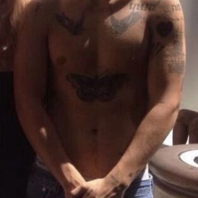 wmnlve's profile picture. sixteen. she // her. blm.