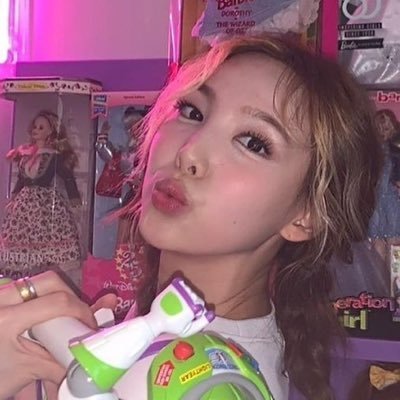 twicersaurus's profile picture. #NAYEON: you got me frozen