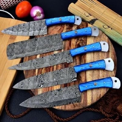 •Knife Artist🗡️ 
•Folding knives, Fixed blades Axes and Swords etc are available in Damascus and Steel with quite reasonable prices
•Customization Available 🤠