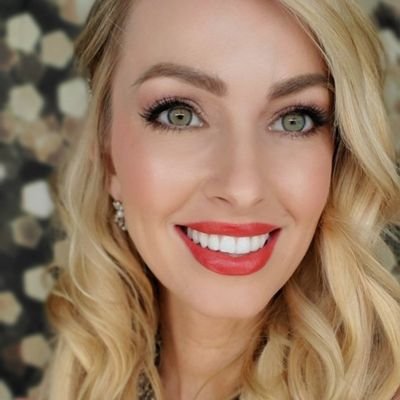 Host: Wisecracking Blonde Trivia Show I Mac & Cheese Lover🧀 I Humorist 🤣 I IG/TikTok/Web/Pinterest: WisecrackingBlonde I
https://t.co/SmAgwXwban