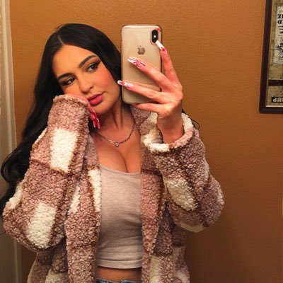 shigbee_'s profile picture. queen of the underworld