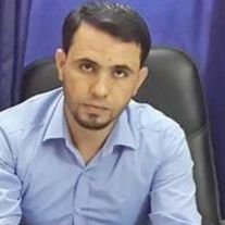 كن من تكون فإنك للتراب تكن