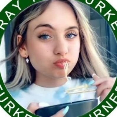 ozgexcs's profile picture. bişeylerle mücadele ediyorum halledip gelicem.