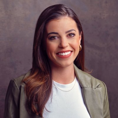 Journalist and Social Media Marketer | Disabilities Advocate | Miss Philadelphia '16 | Let’s connect! - Instagram/Facebook: @HollyHarrarTV