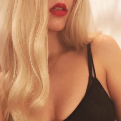 Findom queen. Femdom enthusiast. 🦋 Blonde temptress with yummy feet 👣 Online/IRL meets. Tribute 35$/25€. Sub application👇🏻Belgian in 🇨🇦