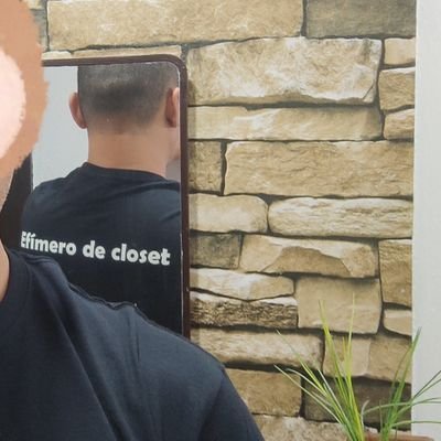 Solo una persona más, efímero en el clóset ... #ecdqemsd
