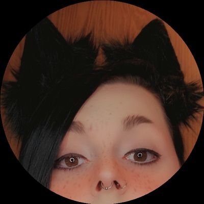 Professional sex haver, occasional cummer. ♡ 🔞 18+ ♡ 15 time award nominee ♡ Are my stage name and my @ both book puns? You bet. ♡ She/Her