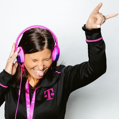 Lead Employee Engagement, Community & Recognition teams @TMobile. Obessed with📱👗💄☕️ socia media junkie, crafty mom. Love🏃🏼♀️🌮👑 & 🐶. Thoughts are mine.