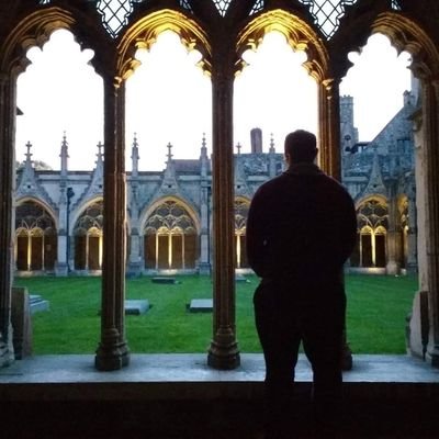 Dr of appealing to guts.
Consultant, lecturer and researcher in horror, experience curation, spectatorship and identity.
Authenticity cynic.