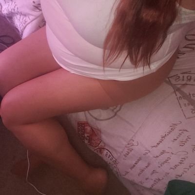 I am a woman that loves to wear pantyhose it makes me feel sexy if you like my photos follow me