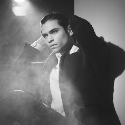 _oracleofzeus_'s profile picture. Photographer, model and actor. Follow my Instagram @oracleofzeus